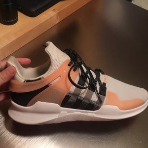 Brand new tennis shoes. Worn once or twice